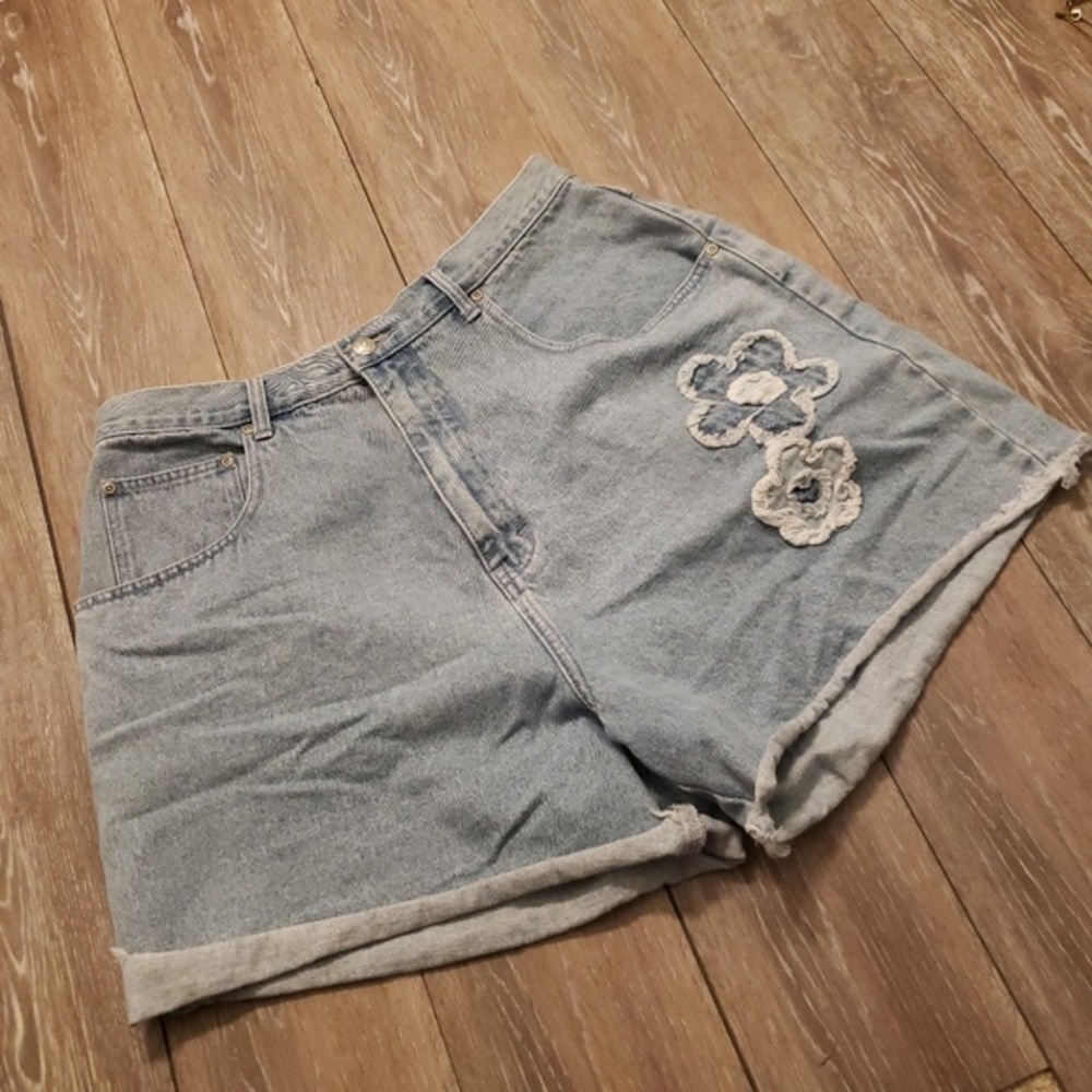 LA Blues Vintage High Waisted Denim Shorts Light Wash Floral Applique Womens 18